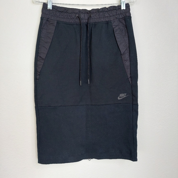 Nike Tech Fleece Midi Skirt Size  Small - Picture 1 of 11